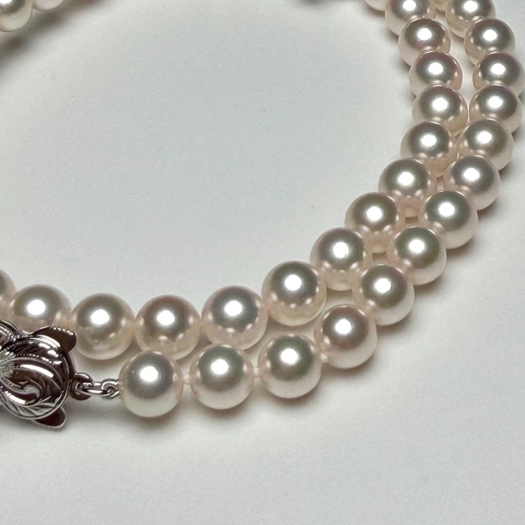 Mikimoto Akoya pearl necklace with white rosé interference pearls and silver M-Charm clasp, 43cm length