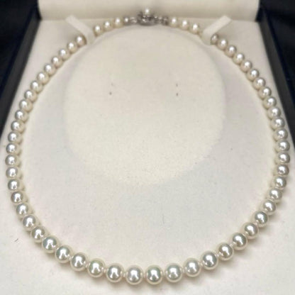Aurora interference colored white Akoya pearl necklace with 7mm pearls and 45 cm length