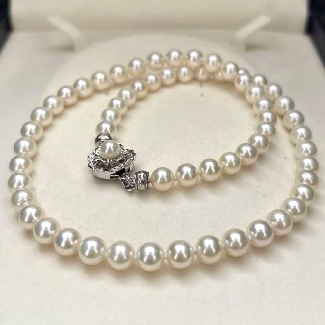 Aurora interference colored white Akoya pearl necklace with 7mm pearls and 45 cm length