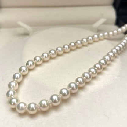 Aurora interference colored white Akoya pearl necklace with 7mm pearls and 45 cm length