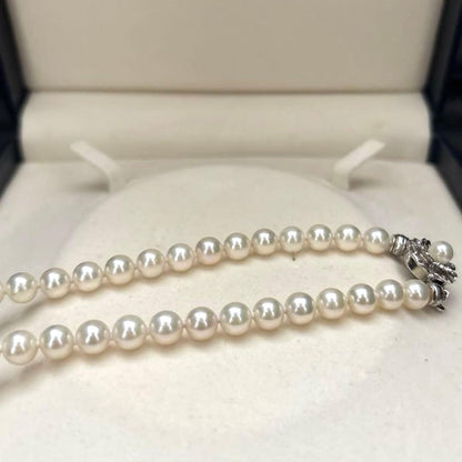 Aurora interference colored white Akoya pearl necklace with 7mm pearls and 45 cm length