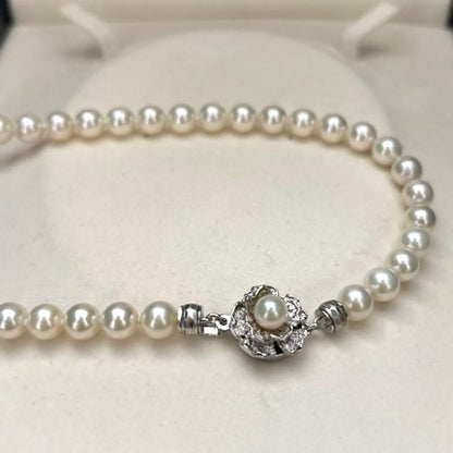 Aurora interference colored white Akoya pearl necklace with 7mm pearls and 45 cm length