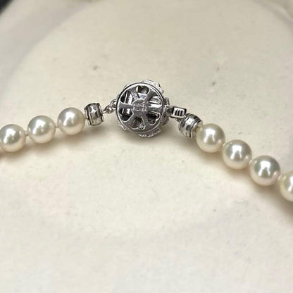 Aurora interference colored white Akoya pearl necklace with 7mm pearls and 45 cm length