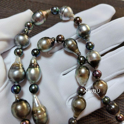 Black Tahitian Keshi pearl necklace with Akoya pearls, 61cm length, featuring large and small pearls