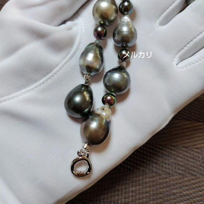 Black Tahitian Keshi pearl necklace with Akoya pearls, 61cm length, featuring large and small pearls