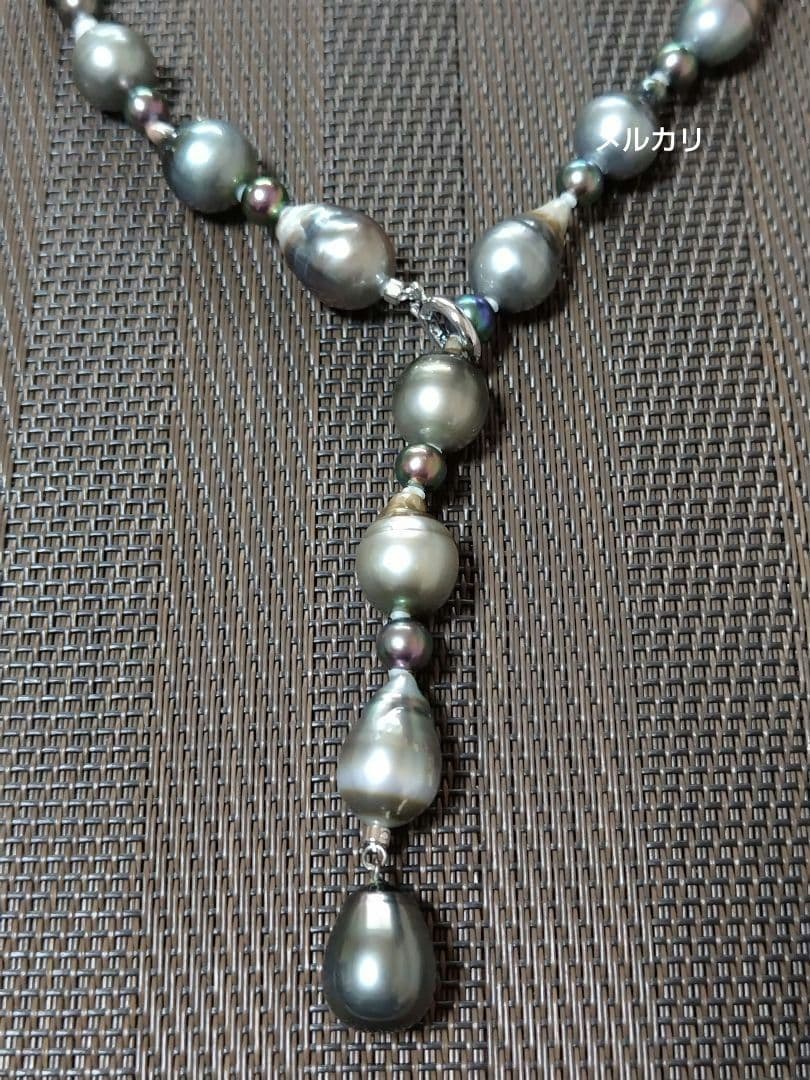 Black Tahitian Keshi pearl necklace with Akoya pearls, 61cm length, featuring large and small pearls