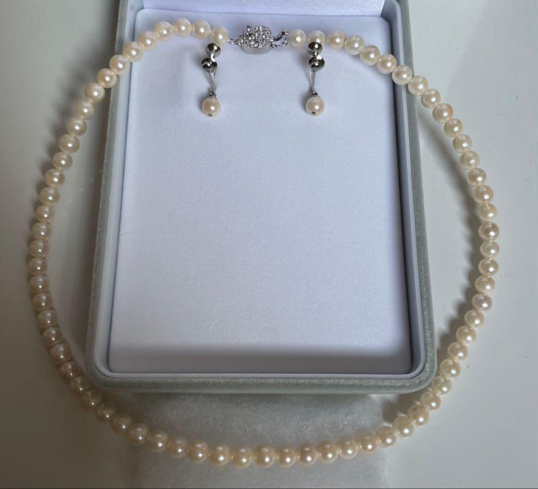 Akoya pearl necklace and matching earrings with 5mm round white pearls and 40.5mm silver necklace