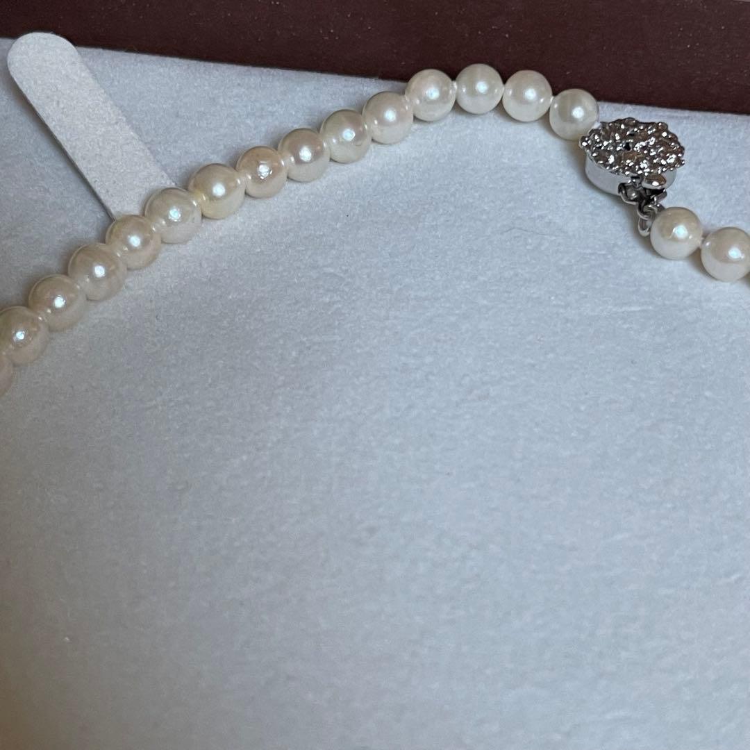 Akoya pearl necklace and matching earrings with 5mm round white pearls and 40.5mm silver necklace