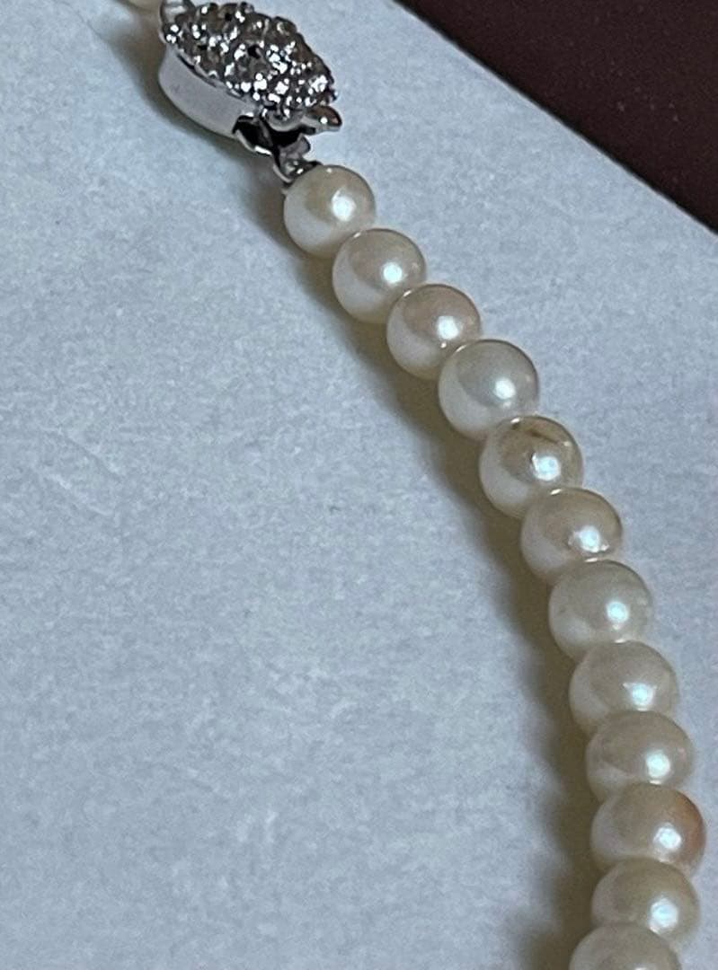 Akoya pearl necklace and matching earrings with 5mm round white pearls and 40.5mm silver necklace