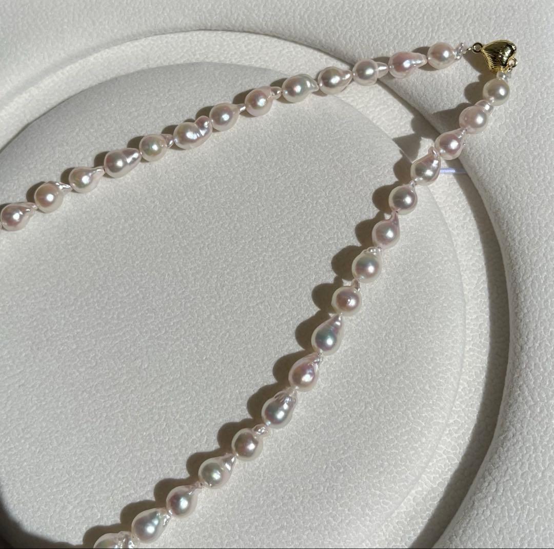 Akoya pearl baroque necklace with white pink 6-7mm pearls and 40cm chain featuring heart-shaped magnetic clasp
