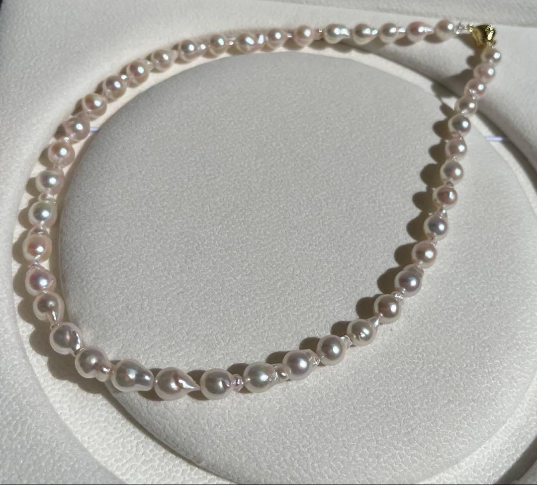 Akoya pearl baroque necklace with white pink 6-7mm pearls and 40cm chain featuring heart-shaped magnetic clasp