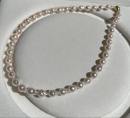 Akoya pearl baroque necklace with white pink 6-7mm pearls and 40cm chain featuring heart-shaped magnetic clasp