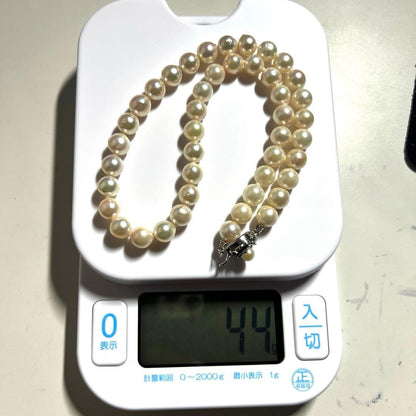 White pearl necklace with 8mm pearls and silver clasp, 40cm length, displayed on a white background