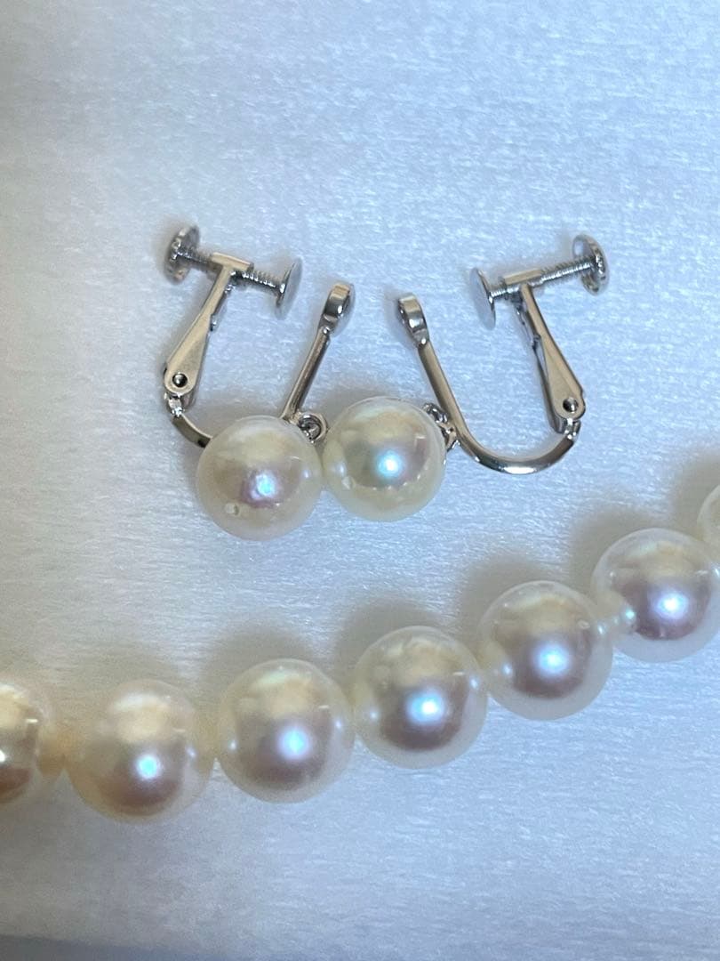 Aphrodite Pearl 7.5mm white Akoya necklace and earrings set with silver clasps and earring findings
