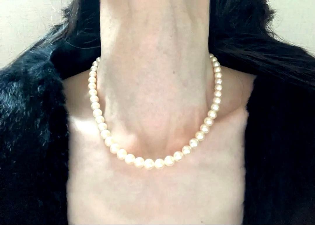 Aphrodite Pearl 7.5mm white Akoya necklace and earrings set with silver clasps and earring findings