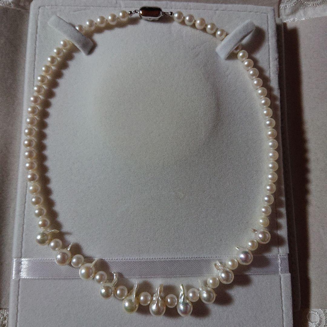 Akoya Pearl and Cleopatra Pearl Necklace 46 cm with mixed pearl sizes and SILVA engraved clasp, new condition