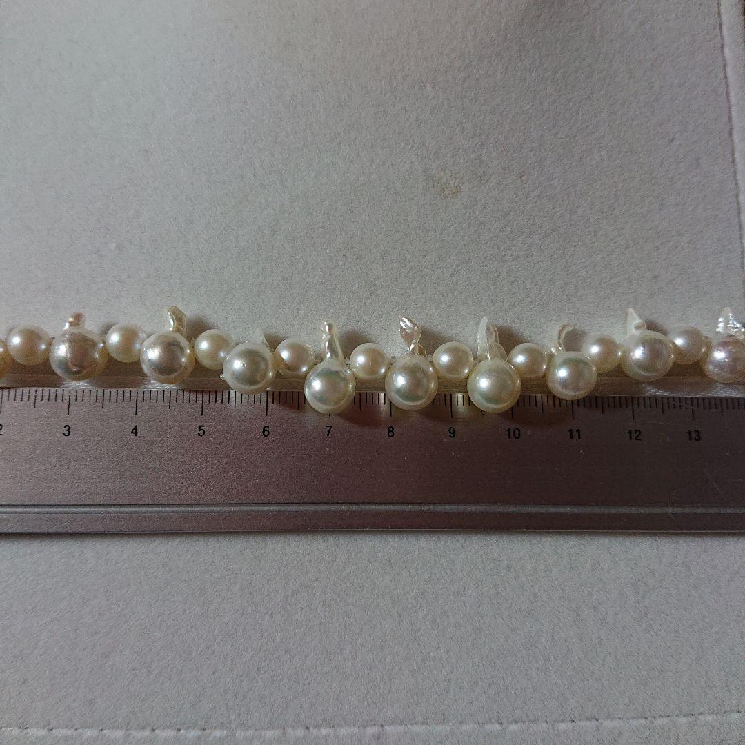 Akoya Pearl and Cleopatra Pearl Necklace 46 cm with mixed pearl sizes and SILVA engraved clasp, new condition