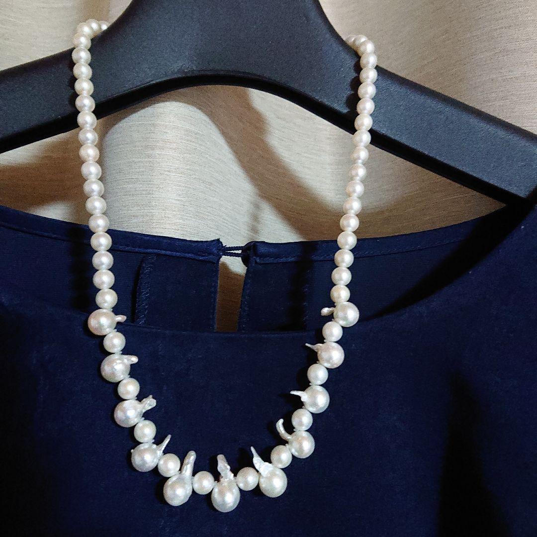 Akoya Pearl and Cleopatra Pearl Necklace 46 cm with mixed pearl sizes and SILVA engraved clasp, new condition