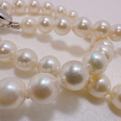 Akoya pearl necklace featuring 8.2mm round real pearls on a 43cm silver chain with silver findings