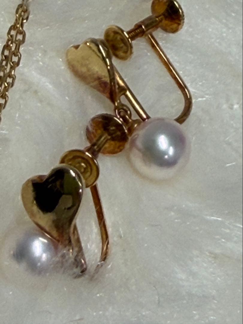 MIKIMOTO K18 yellow gold ribbon necklace featuring a single pearl pendant