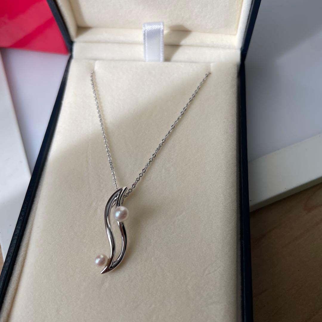 Tasaki Pearl Silver Necklace 42 cm length with lustrous pearls on a silver chain
