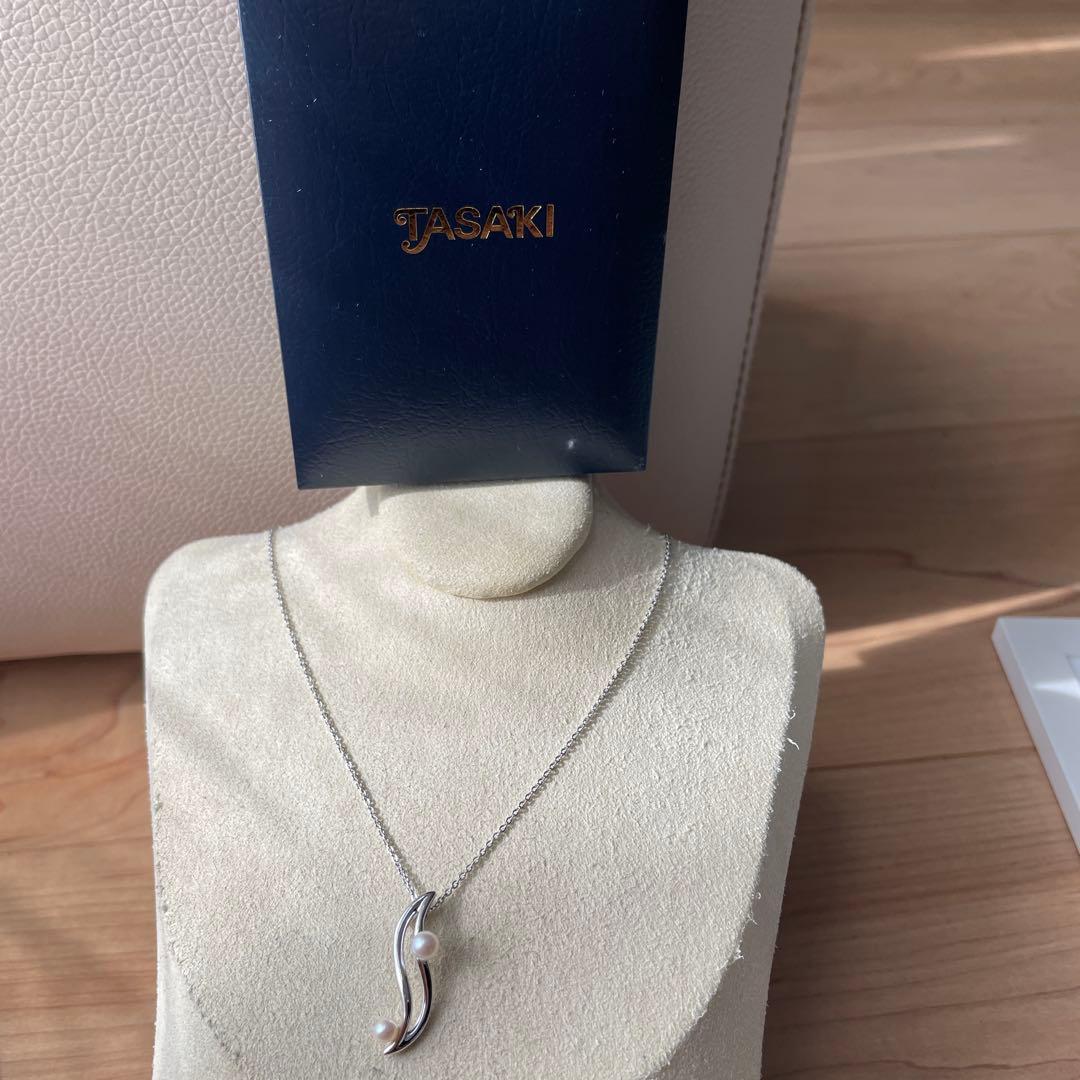Tasaki Pearl Silver Necklace 42 cm length with lustrous pearls on a silver chain