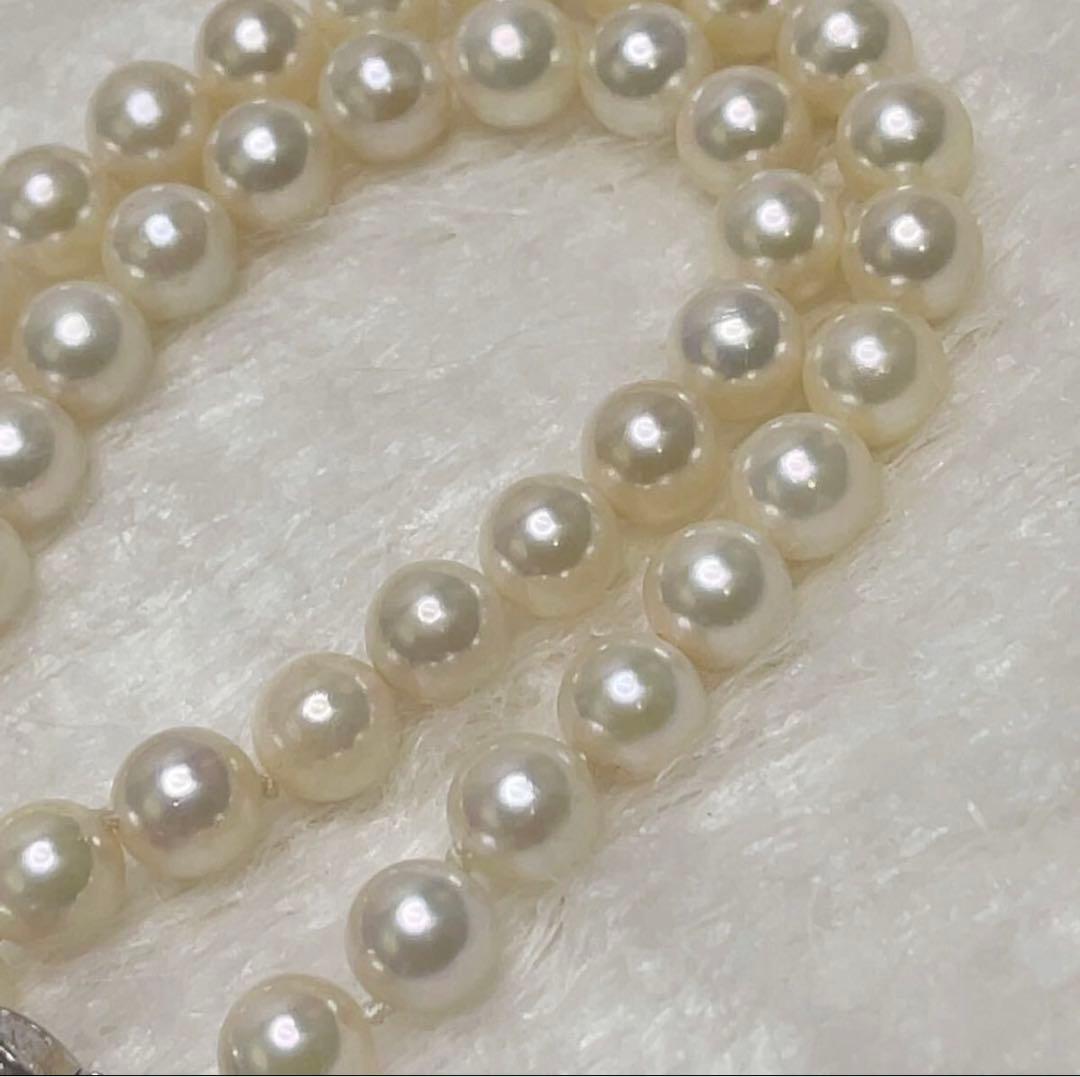Akoya pearl necklace featuring round 7.5 to 7.8mm pearls on a 42.5 cm strand