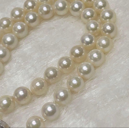 Akoya pearl necklace featuring round 7.5 to 7.8mm pearls on a 42.5 cm strand