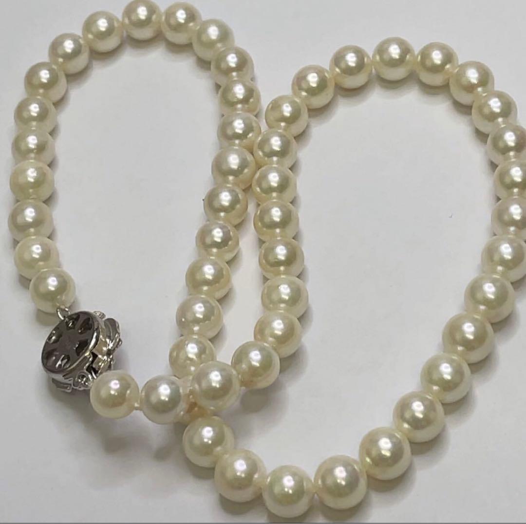 Akoya pearl necklace featuring round 7.5 to 7.8mm pearls on a 42.5 cm strand