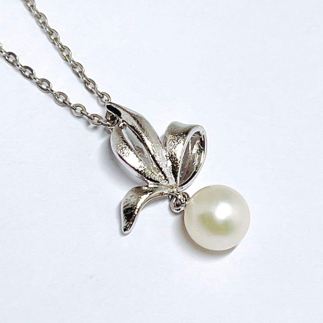 Mikimoto pearl necklace with 6.7mm pearls featuring ribbon, flower, and leaf silver design on 40cm chain