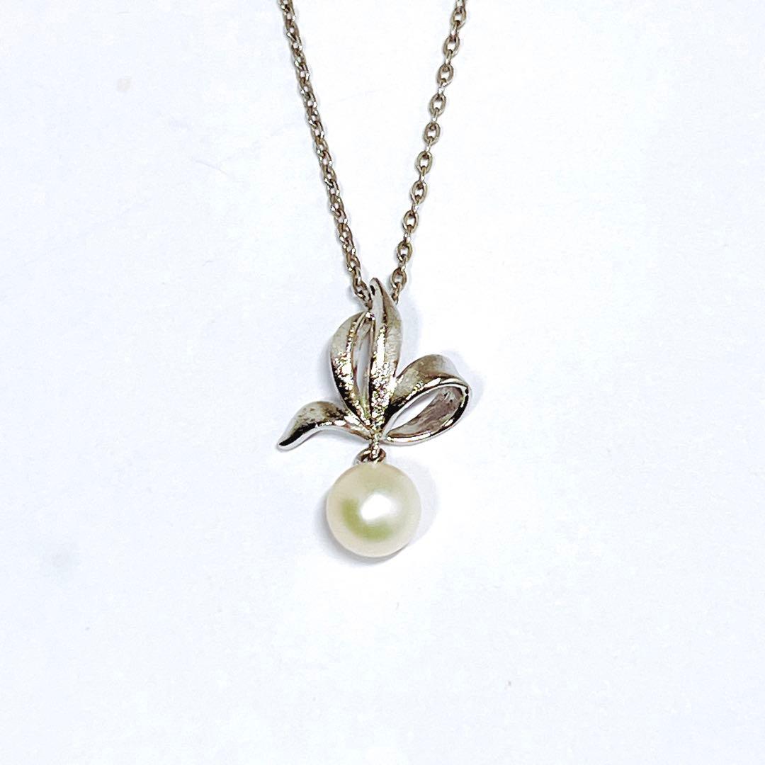 Mikimoto pearl necklace with 6.7mm pearls featuring ribbon, flower, and leaf silver design on 40cm chain