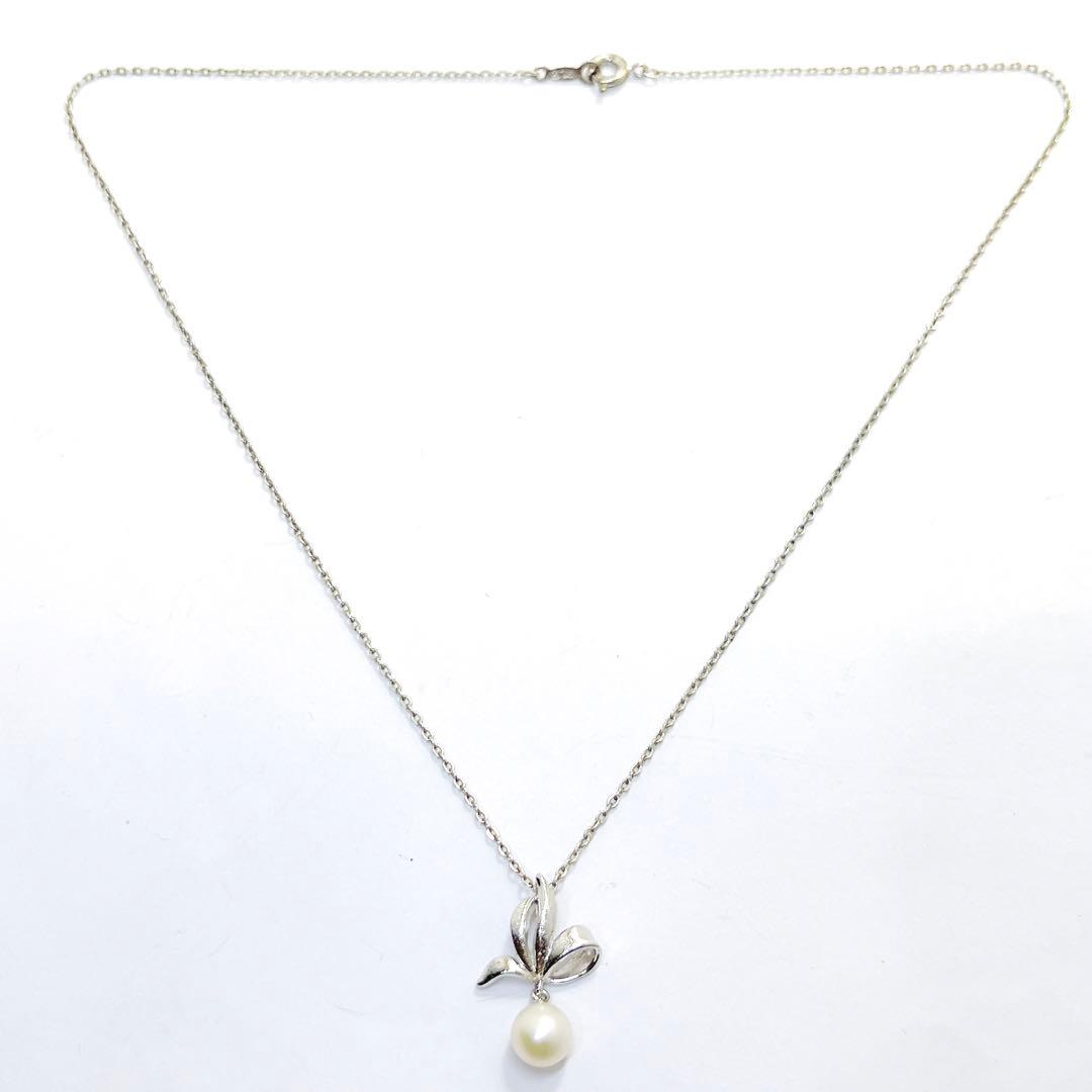 Mikimoto pearl necklace with 6.7mm pearls featuring ribbon, flower, and leaf silver design on 40cm chain