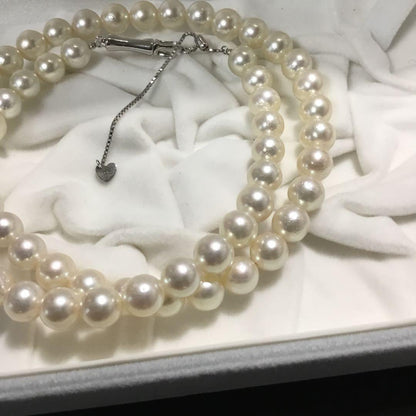 Akoya shell pearl necklace featuring 7mm pearls on an adjustable 44.5 to 49cm chain