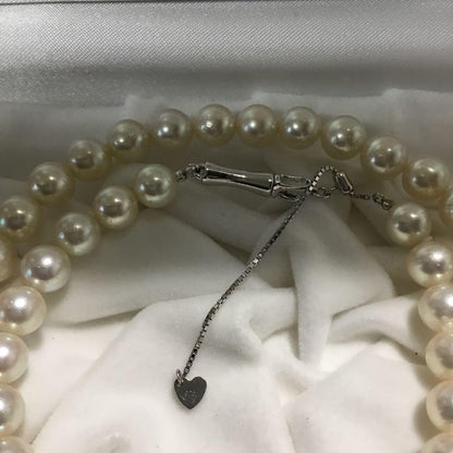 Akoya shell pearl necklace featuring 7mm pearls on an adjustable 44.5 to 49cm chain