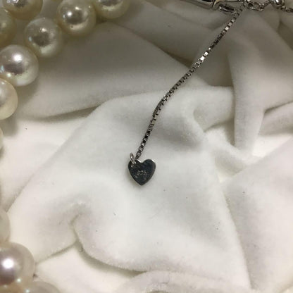 Akoya shell pearl necklace featuring 7mm pearls on an adjustable 44.5 to 49cm chain