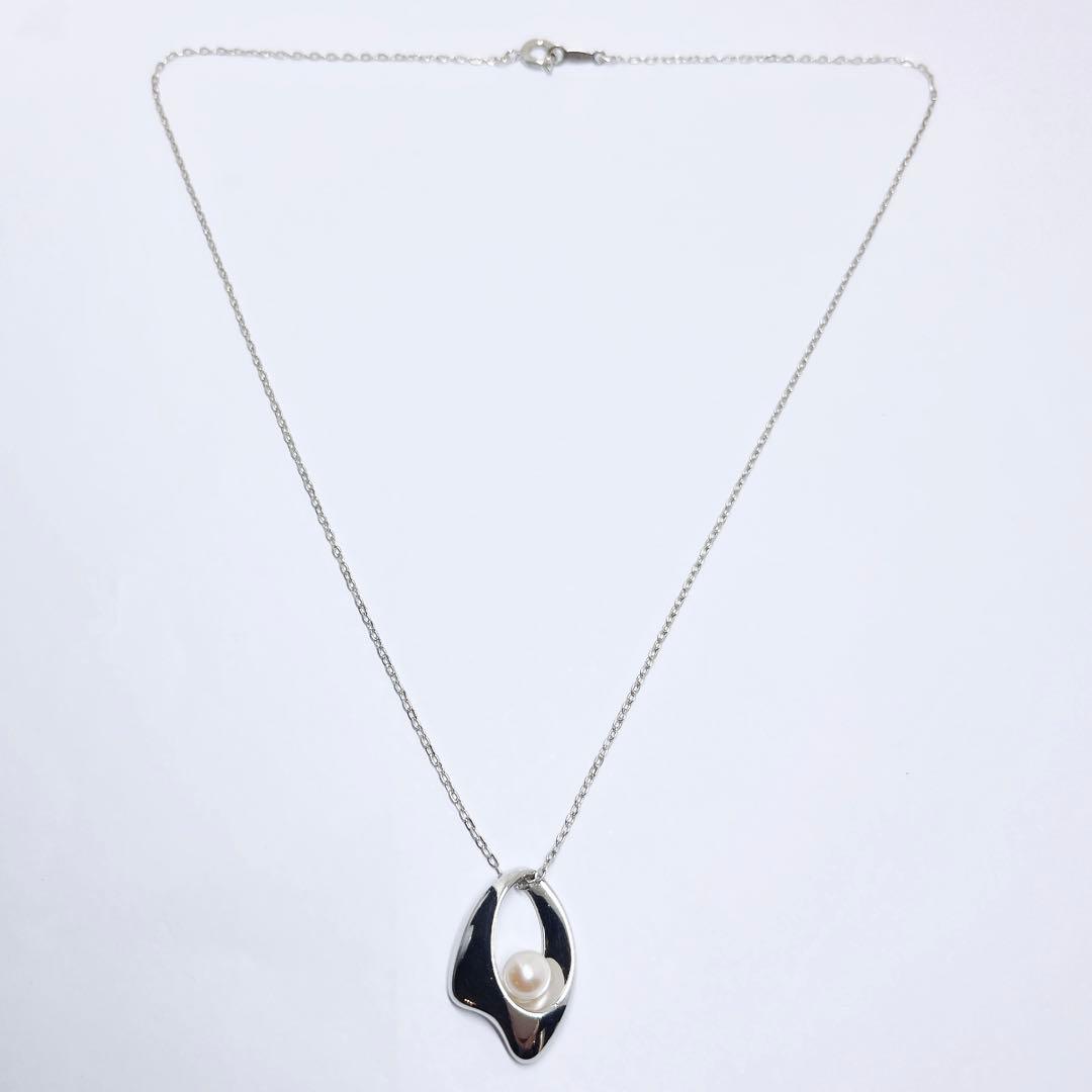 Mikimoto pearl necklace pendant with 5.6mm pearls on a 40cm silver chain