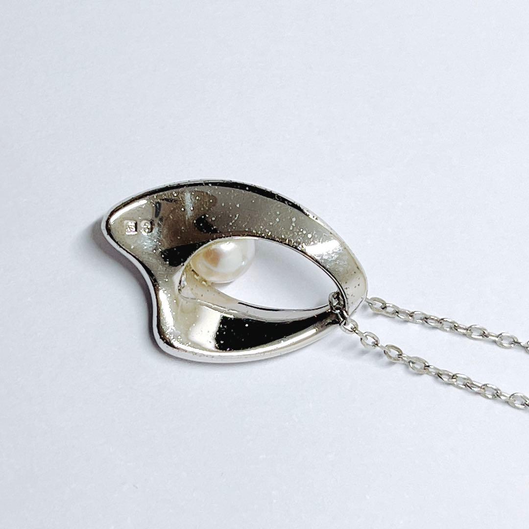 Mikimoto pearl necklace pendant with 5.6mm pearls on a 40cm silver chain