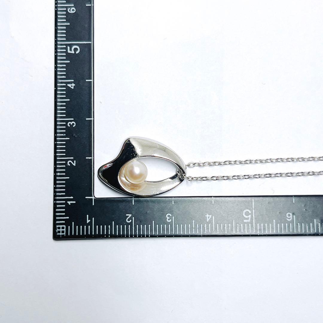 Mikimoto pearl necklace pendant with 5.6mm pearls on a 40cm silver chain