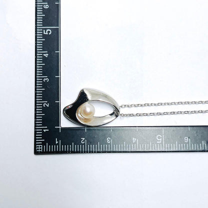 Mikimoto pearl necklace pendant with 5.6mm pearls on a 40cm silver chain
