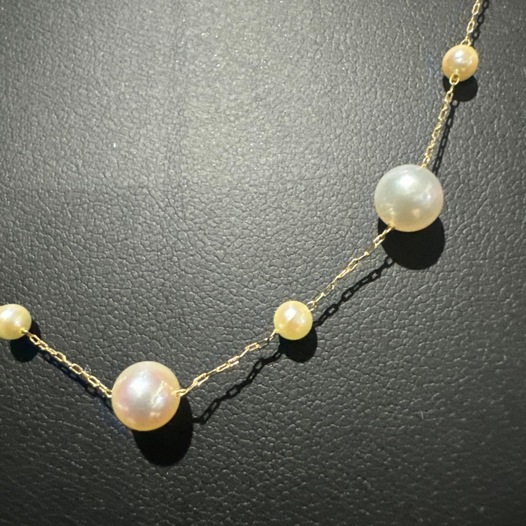 Perlagione Akoya baby pearl necklace in 14K gold with 42 cm length displayed on a jewelry stand