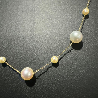 Perlagione Akoya baby pearl necklace in 14K gold with 42 cm length displayed on a jewelry stand