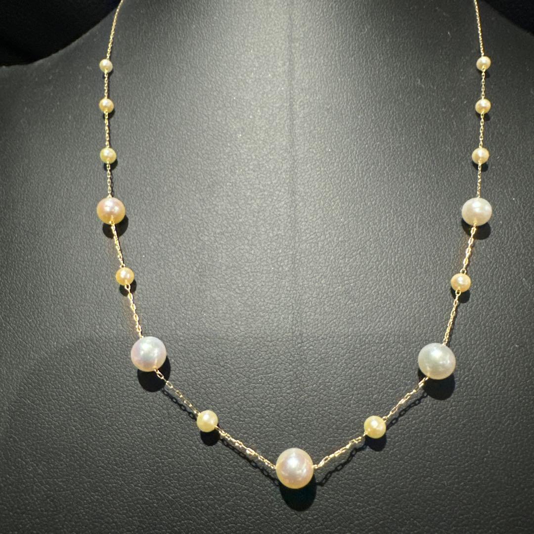 Perlagione Akoya baby pearl necklace in 14K gold with 42 cm length displayed on a jewelry stand