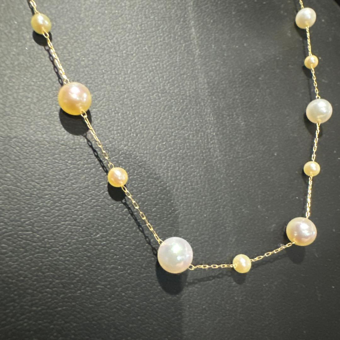 Perlagione Akoya baby pearl necklace in 14K gold with 42 cm length displayed on a jewelry stand