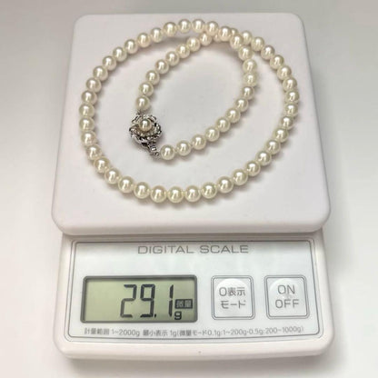 Akoya pearl necklace with 7mm round white pearls and silver markings, 43cm length, strong luster