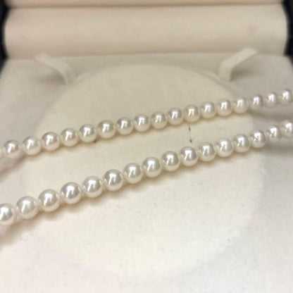 Akoya pearl necklace with 7mm round white pearls and silver markings, 43cm length, strong luster