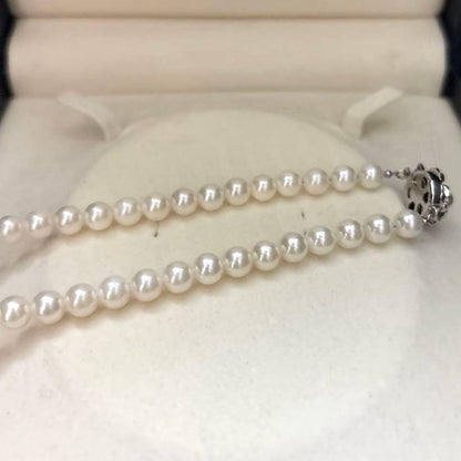 Akoya pearl necklace with 7mm round white pearls and silver markings, 43cm length, strong luster