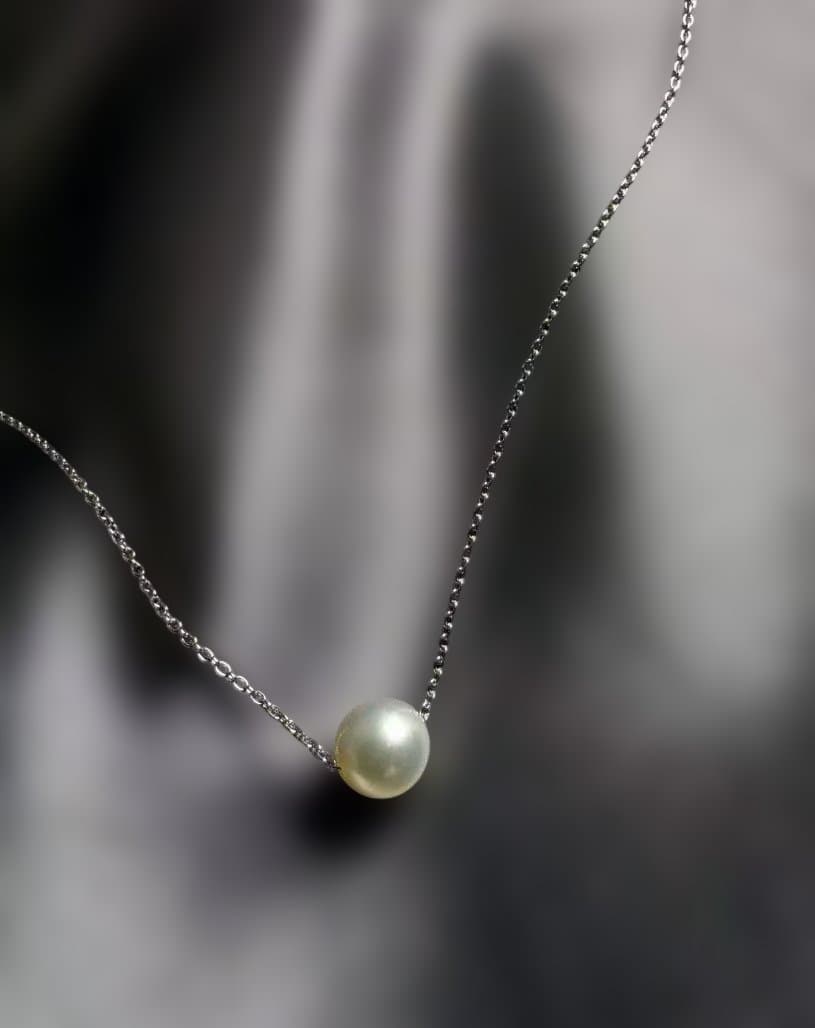 Tasaki freshwater pearl necklace featuring 7-7.5cm pearls on a silver small link chain approximately 40cm long