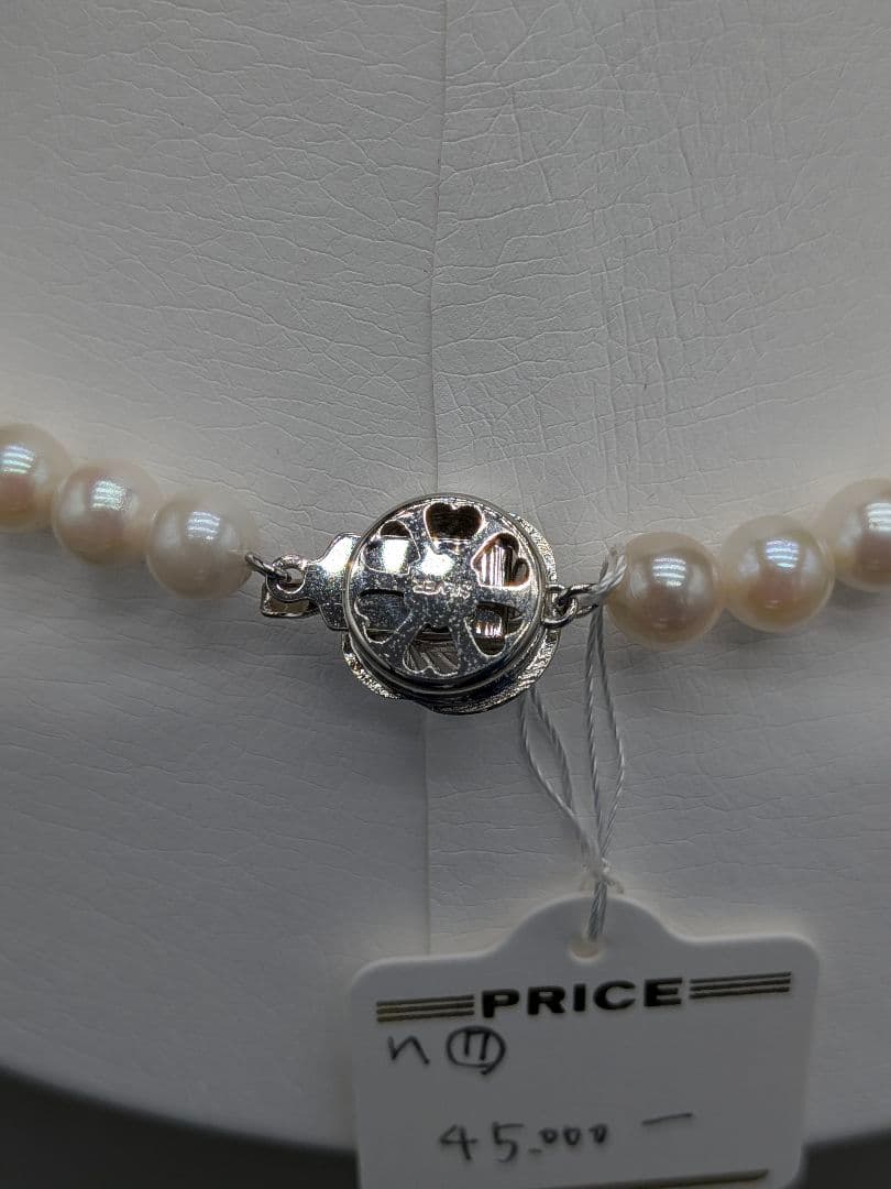 Akoya genuine pearl necklace with 7mm white pearls and silver clasp measuring 41.5cm
