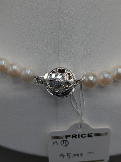 Akoya genuine pearl necklace with 7mm white pearls and silver clasp measuring 41.5cm