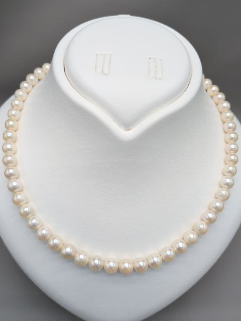Akoya genuine pearl necklace with 7mm white pearls and silver clasp measuring 41.5cm